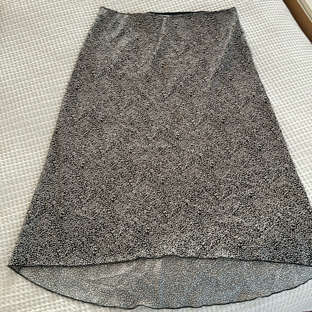 Abercrombie & Fitch pull on XL print slightly high/low midi skirt  like new